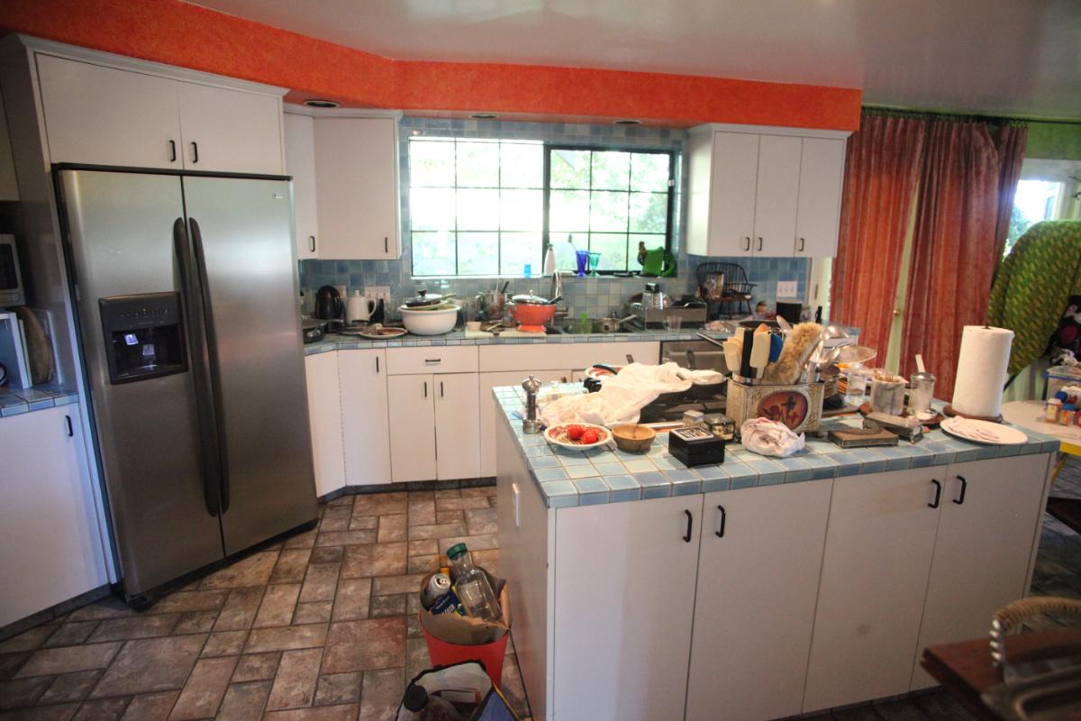 4300 Whittle Ave. Oakland Kitchen Before