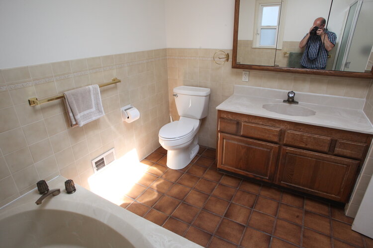 6404 Lagunitas Ave, El Cerrito bathroom 2 Before