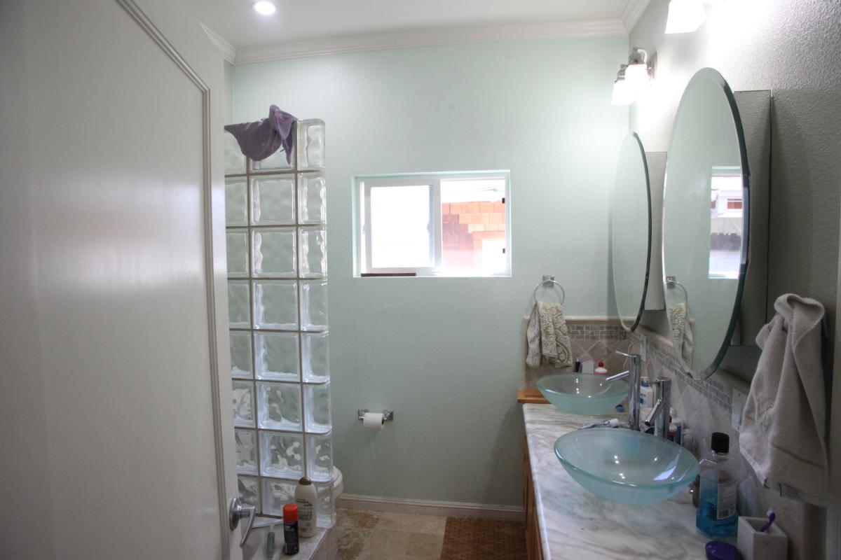 1925 McGee Avenue, Berkeley Bathroom Before