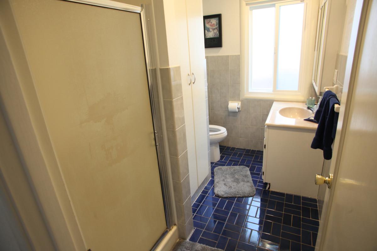 6404 Lagunitas Ave, El Cerrito Bathroom Before