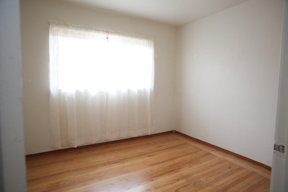 6438 Arlington Blvd, Richmond Bedroom Before