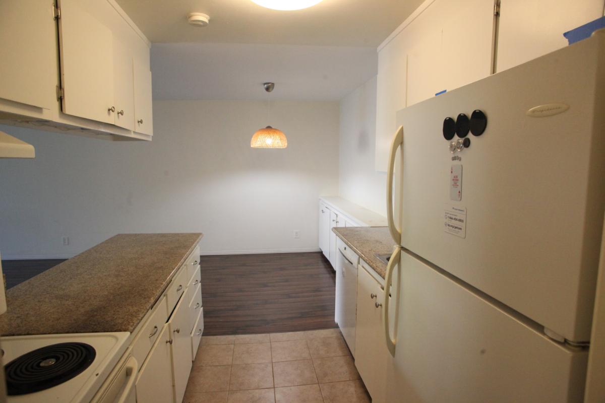 320 Park View Terrace, Oakland Kitchen Before