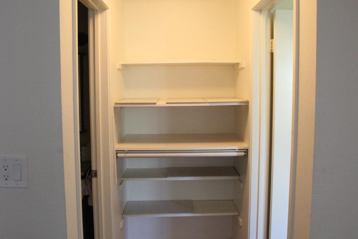 320 Park View Terrace, Oakland Shelf Before