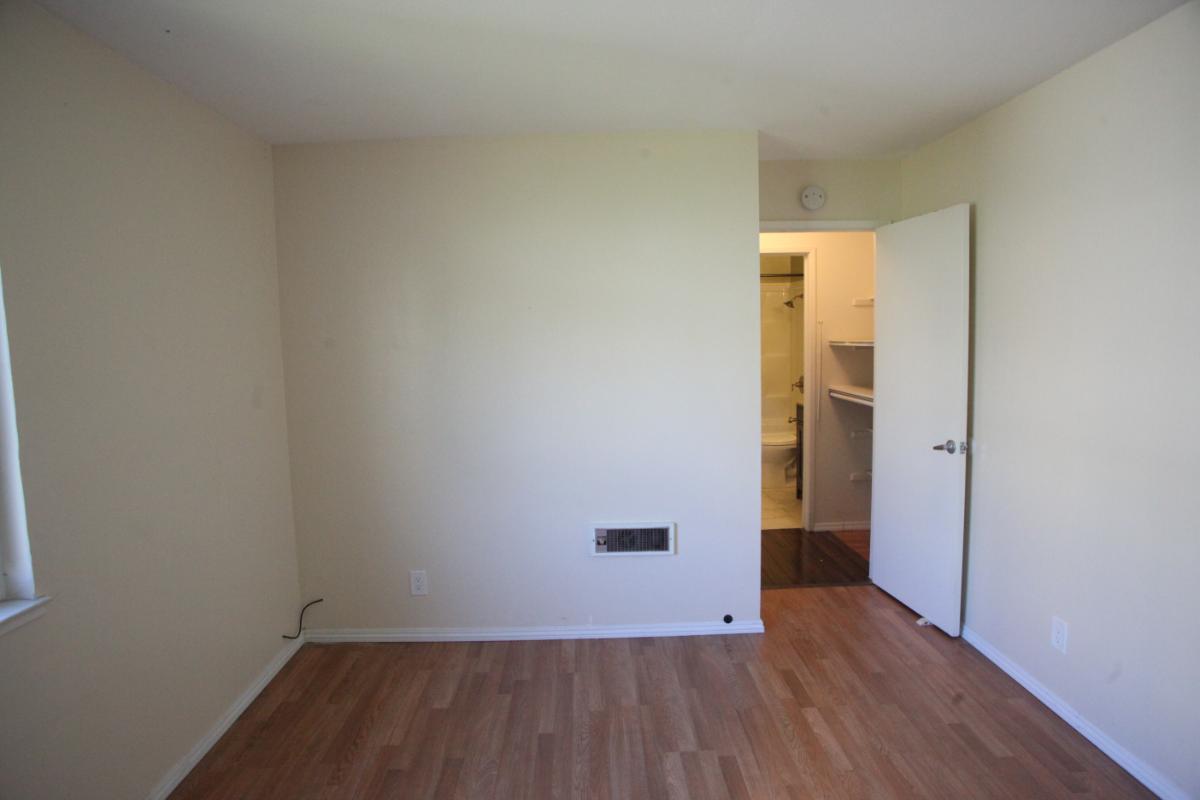 320 Park View Terrace, Oakland Bedroom Before
