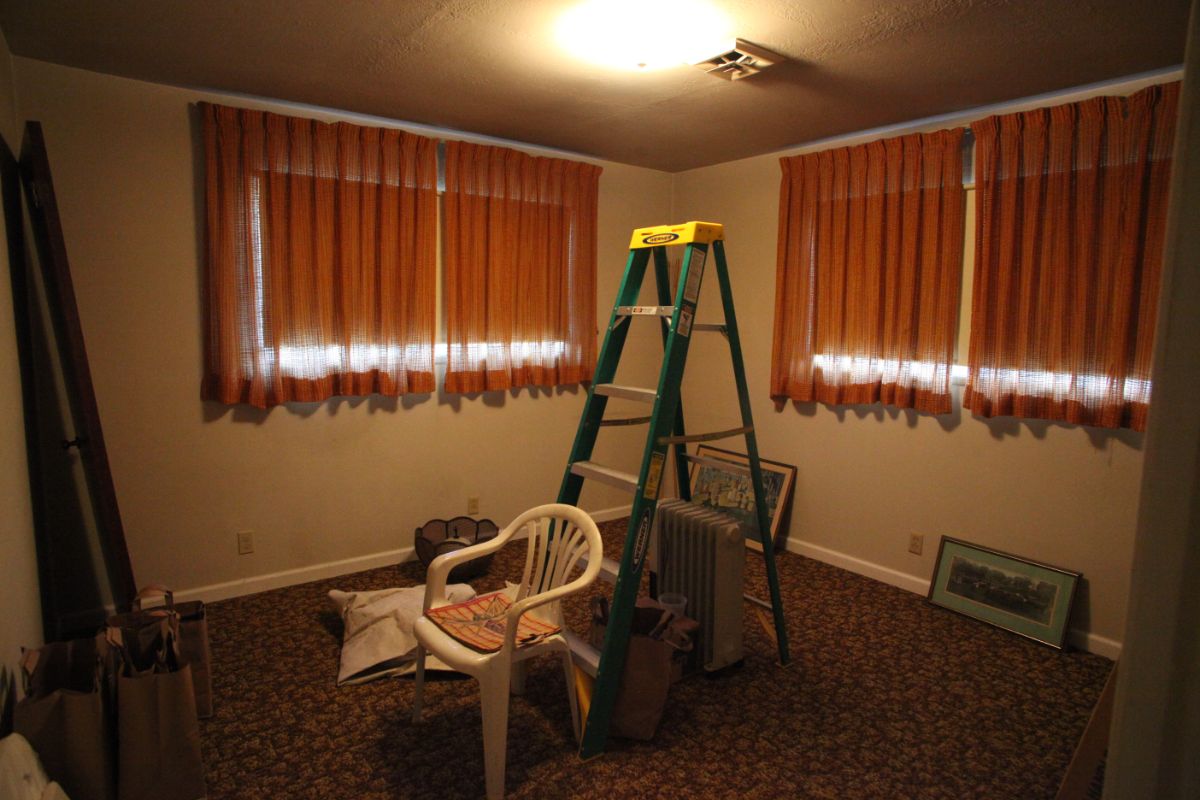 5930 Fresno Ave Richmond Bedroom Before