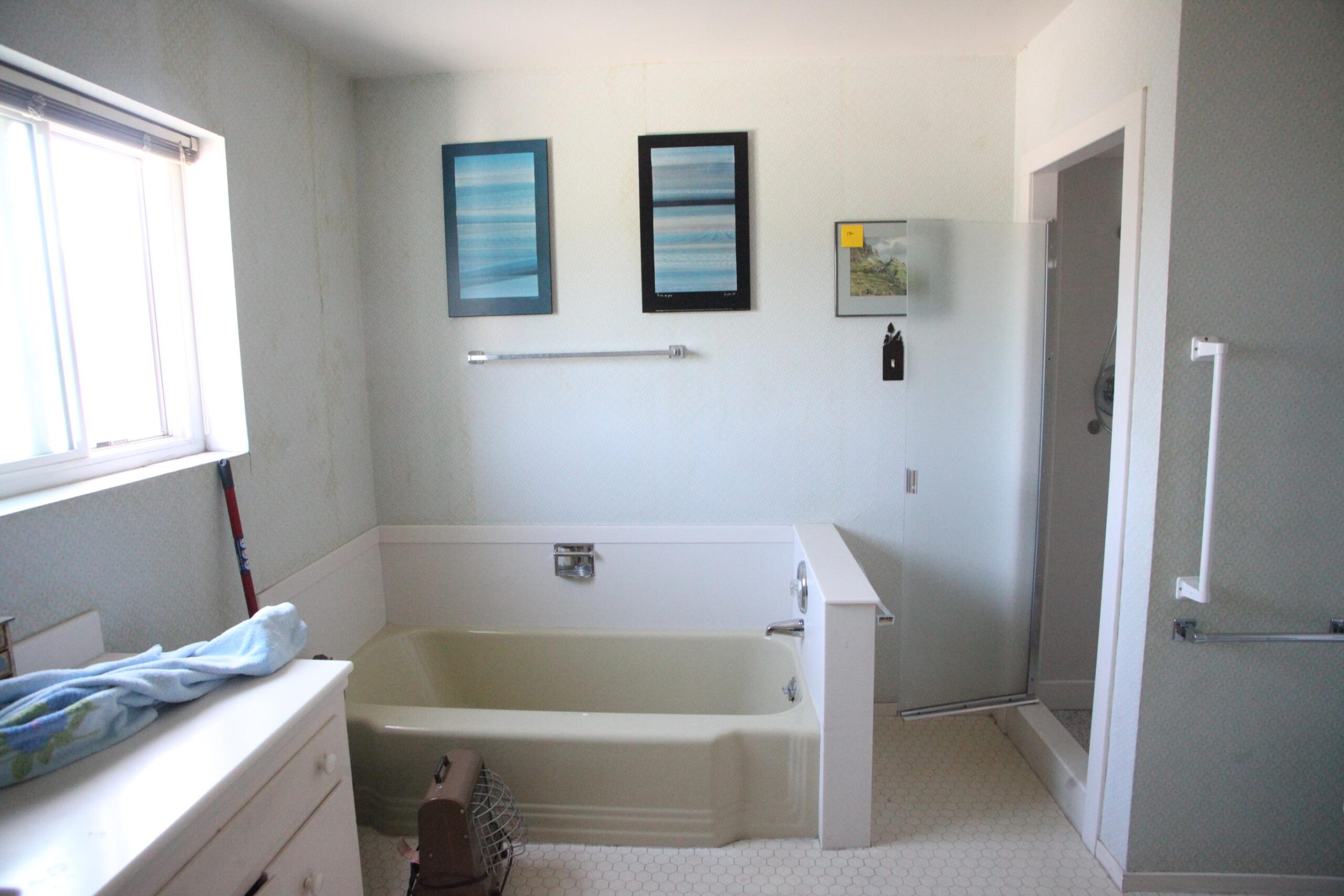 1515 Oxford Street, Unit 3A, Berkeley Bathroom 1 Before